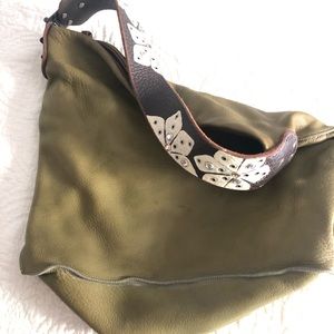 Shoulder handbag